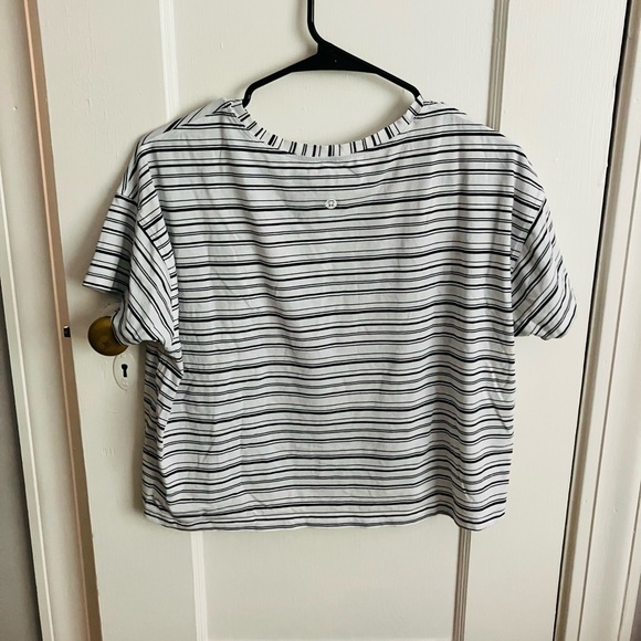 LULULEMON Cates Tee Cut Back Stripe White Black - Picture 6 of 6